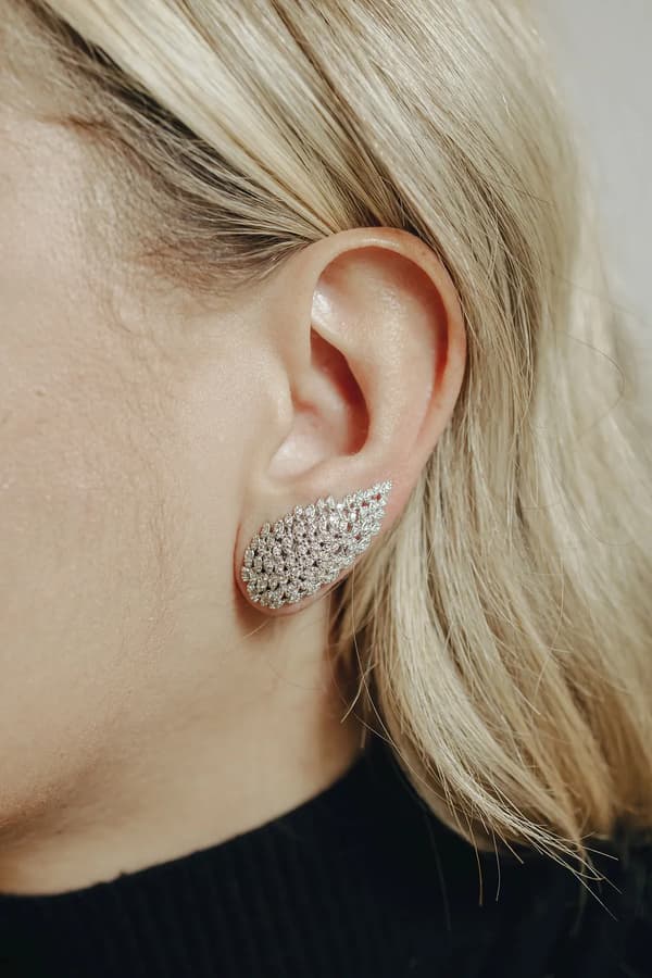 BRINCO EM OURO BRANCO ASA COM BRILHANTES 0,85 CTS